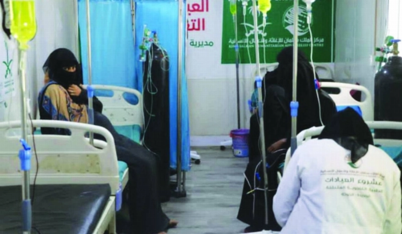 يمنيات في العيادات الطبية بالحديدة (واس)