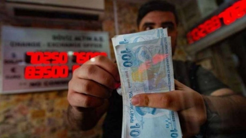 الليرة التركية تواجه منعطفا خطيرا (مكة)