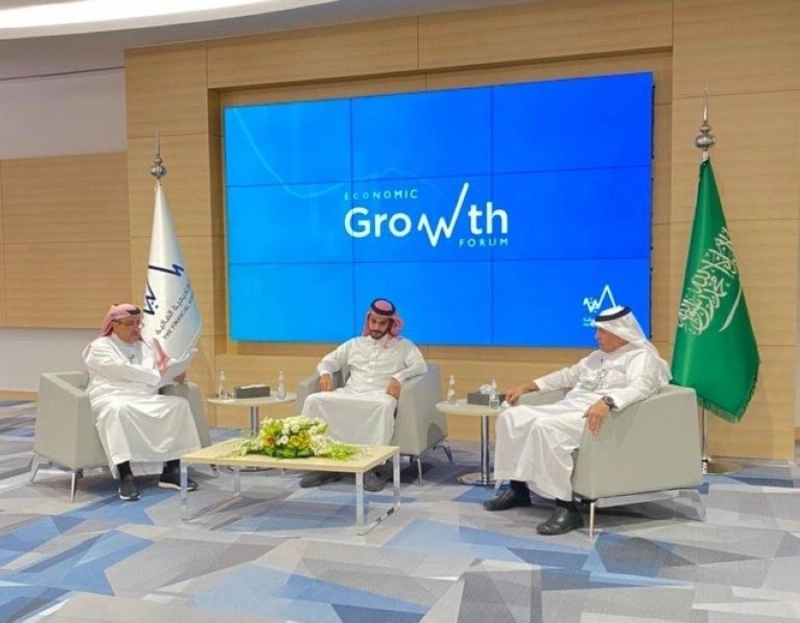المتحدثون في الندوة (الأكاديمية المالية)