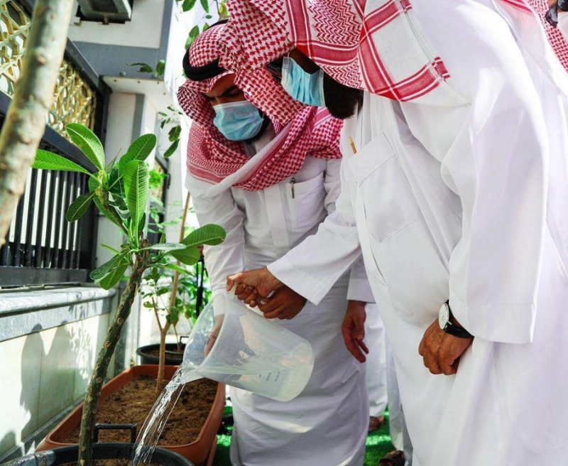 السديس يدشن مبادرة تشجير الساحات المحيطة بالمسجد الحرام (مكة)
