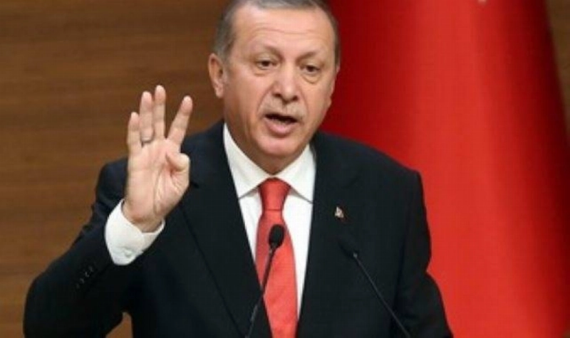 إردوغان يشير بعلامة «رابعة» في وقت سابق (مكة)