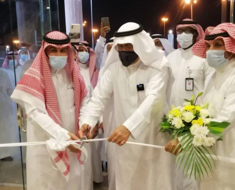 محمد القويحص خلال افتتاحه حديقة الشهداء (مكة)