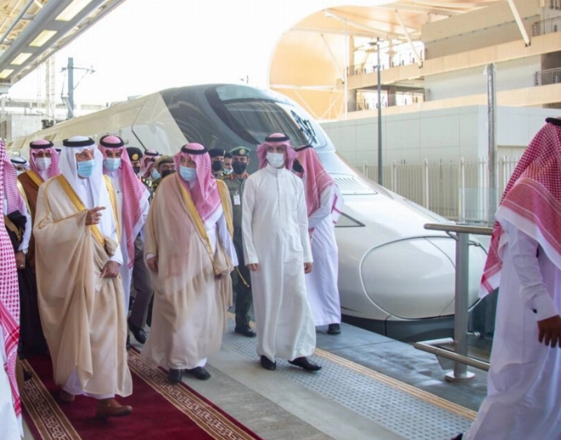 خالد الفيصل خلال رعايته حفل إعادة تشغيل رحلات قطار الحرمين (ياسر بخش)