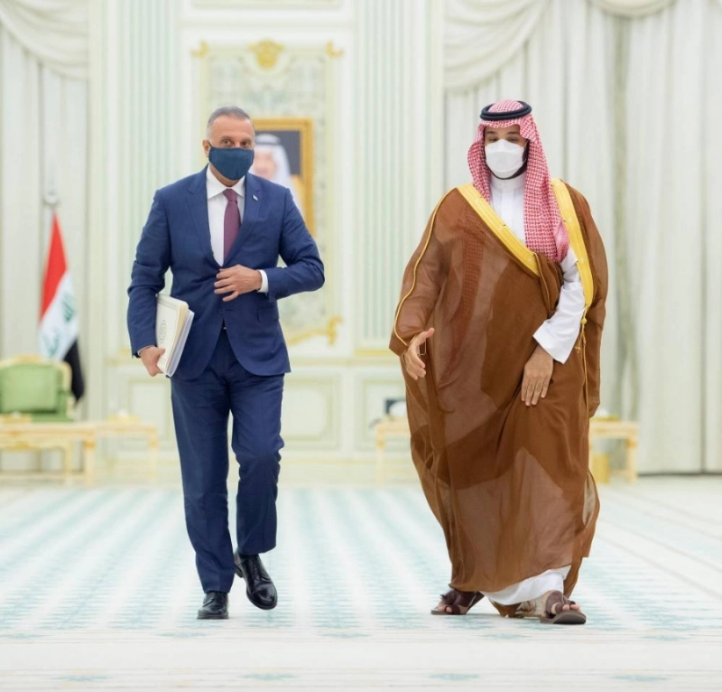ولي العهد لدى استقباله رئيس وزراء العراق