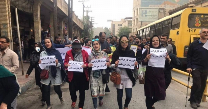 إيرانيات يحتججن على نظام المرشد (مكة)