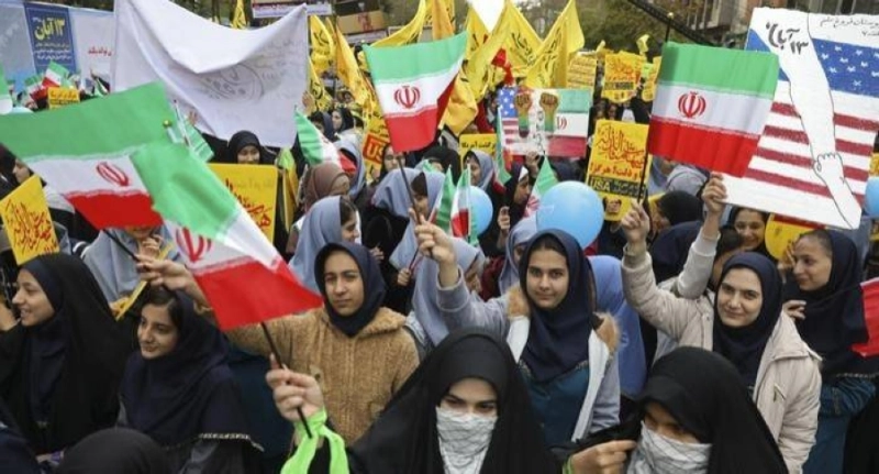 إيرانيات يحتججن على احتجاز الغربيين (مكة)