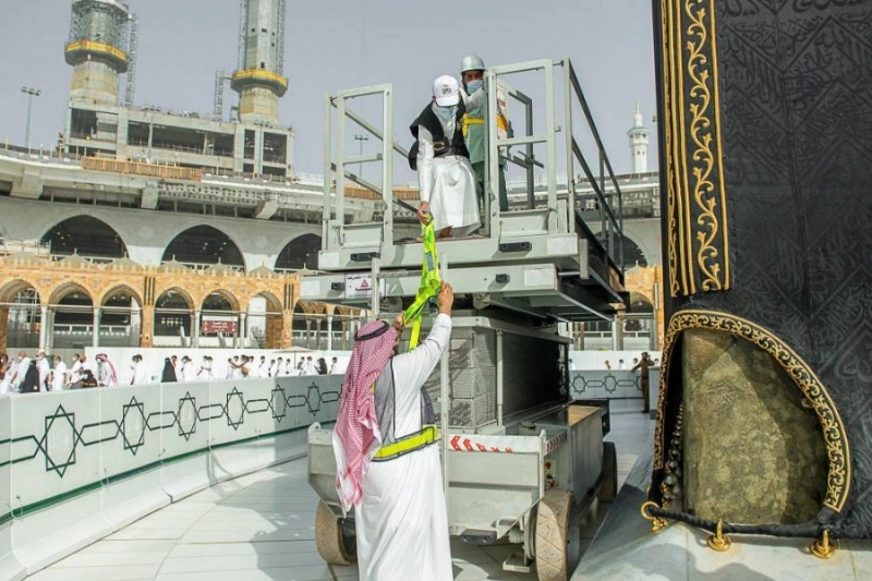 جانب من أعمال الصيانة الموسمية لكسوة الكعبة المشرفة (مكة)