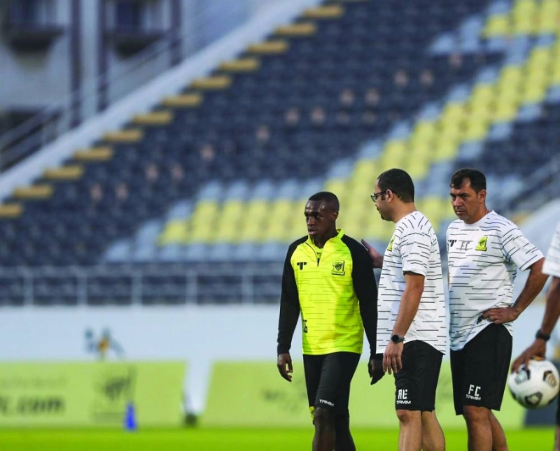 كاريلي يتابع مران الاتحاد (إعلامي الاتحاد)