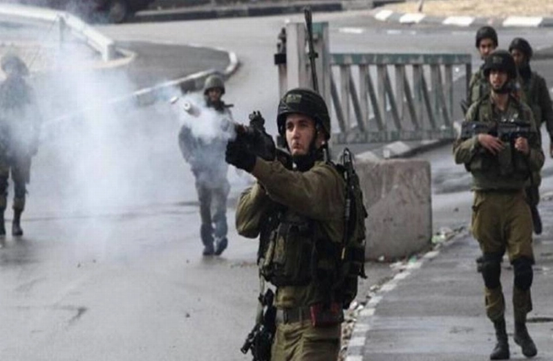 عناصر إسرائيلية تعتدي على فلسطينيين (مكة)
