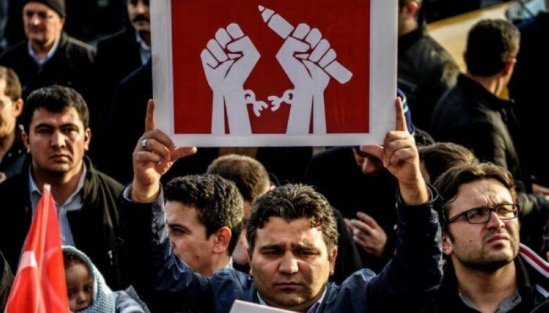 أتراك يحتجون على قمع إردوغان (مكة)