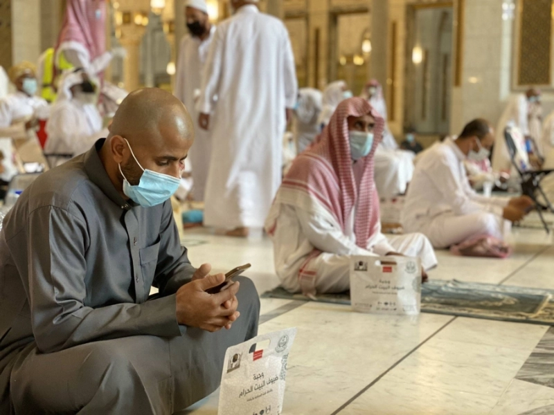 جانب من توزيع الوجبات المغلفة (مكة)