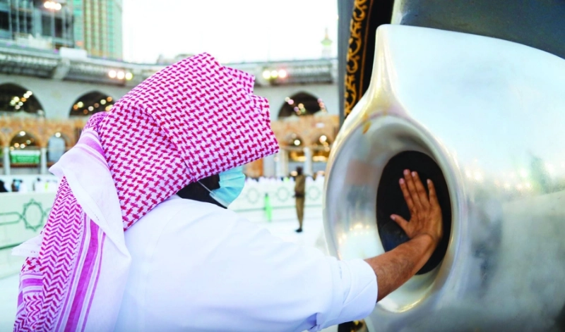 جانب من تطييب الحجر الأسود (مكة)