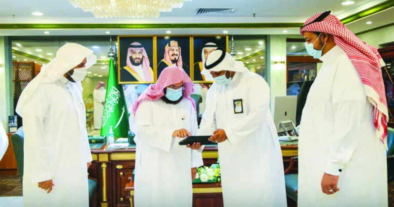 عبدالرحمن السديس خلال التدشين (مكة)