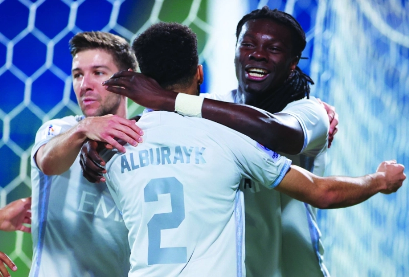 فرحة لاعبي الهلال بهدف قوميز أمس (إعلامي الهلال)
