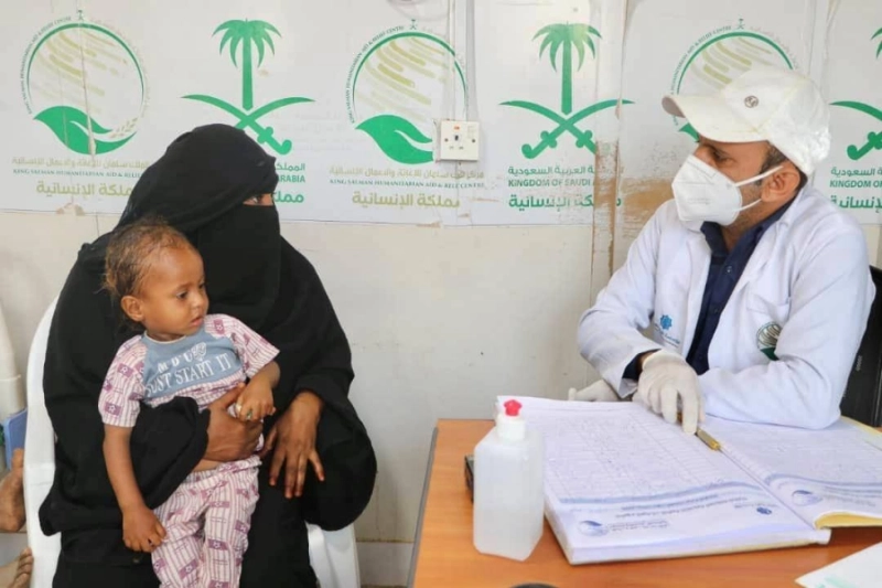 مراجعة بالعيادات المتنقلة لمركز الملك سلمان للإغاثة بالحديدة (واس)