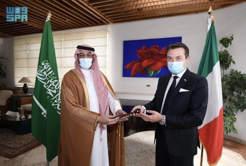 خلال مراسم تسليم رسمية المملكة تسلم مطرقة مجموعة العشرين لإيطاليا