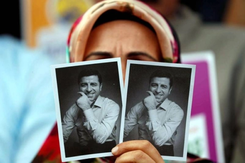 أنصار دمرداش يرفعون صوره (مكة)