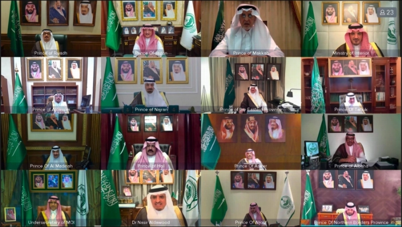 أمراء المناطق خلال الاجتماع عبر الاتصال المرئي (مكة)