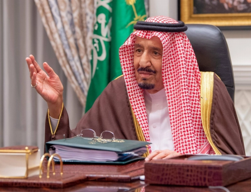 الملك سلمان خلال ترؤسه الاجتماع عبر الاتصال المرئي (واس)