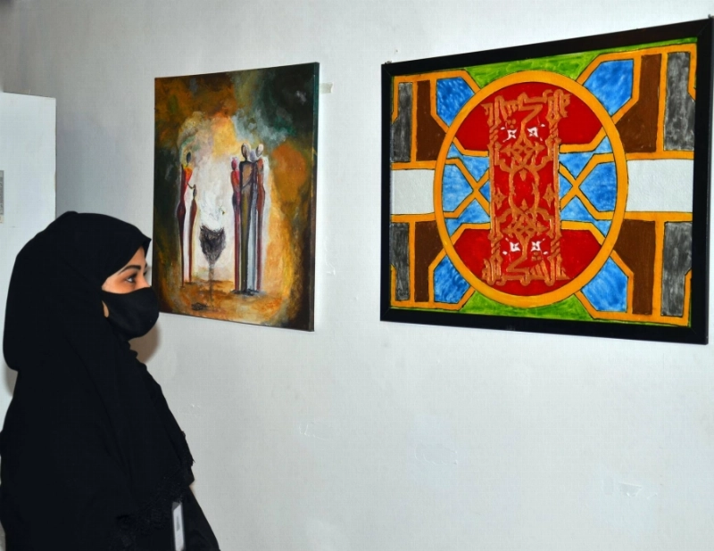 لوحات تشكيلية بالمعرض (مكة)