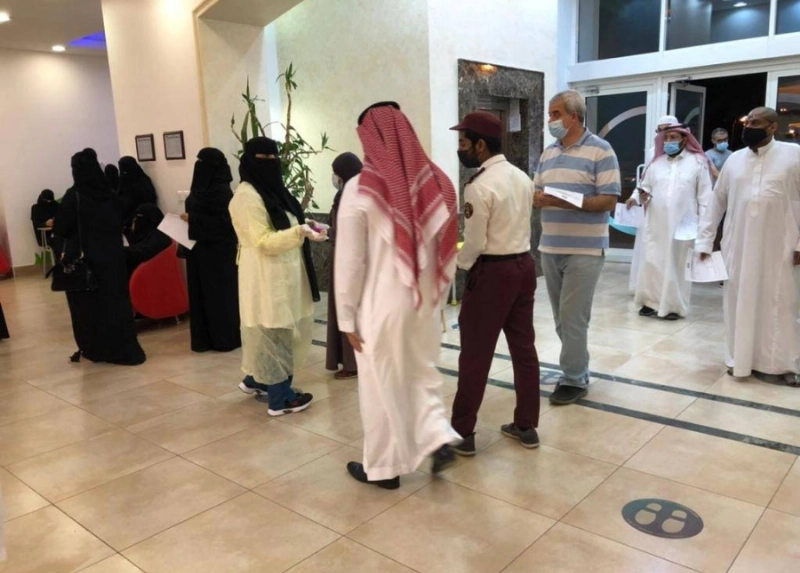 مركز تطعيم خلال استقباله المعلمين والمعلمات (مكة)