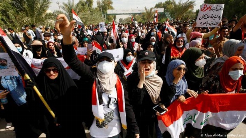 عراقيون يتظاهرون في بغداد (مكة)