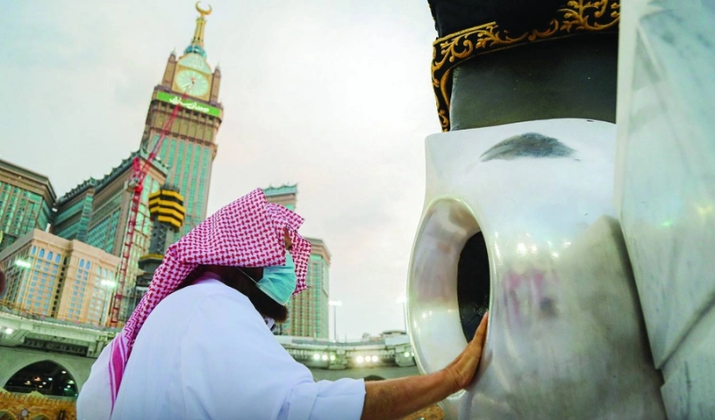 من تطييب الحجر الأسود (مكة)