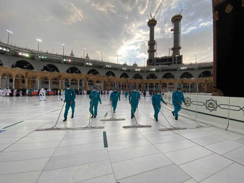 من أعمال النظافة في المسجد الحرام (مكة)