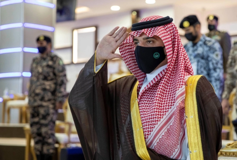 عبدالعزيز بن سعود خلال رعايته الحفل (مكة)