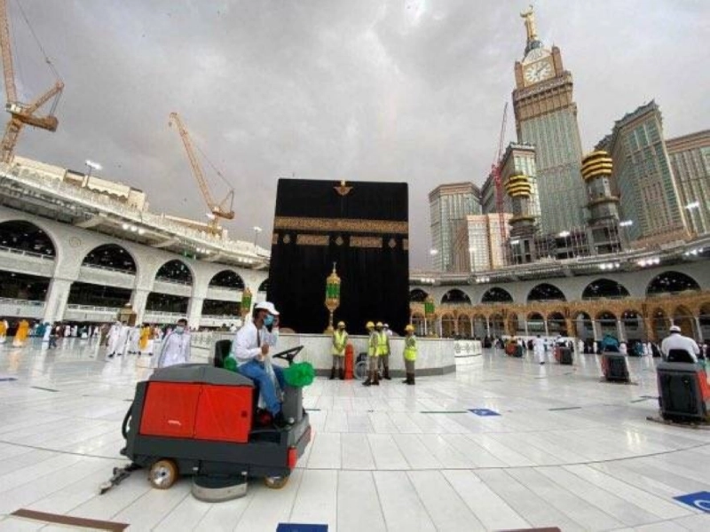 جانب من غسيل صحن المطاف (مكة)