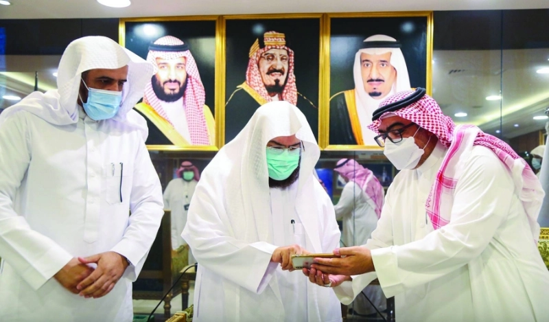 عبدالرحمن السديس خلال التدشين (مكة)