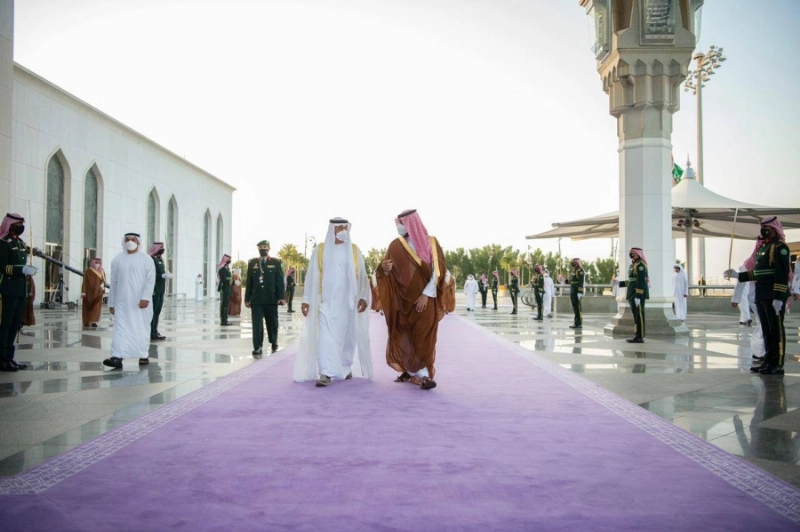المملكة تختار اللون البنفسجي لوناً لسجاد مراسم استقبال ضيوفها وزائريها (واس)