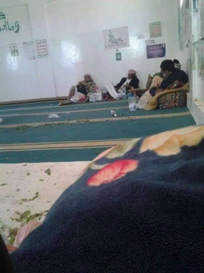 عناصر حوثية تتناول القات (مكة)