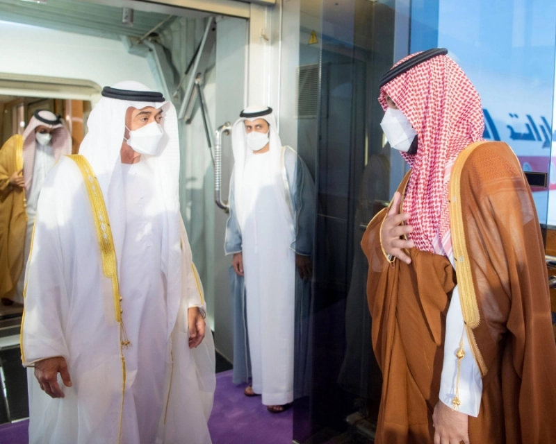 الأمير محمد بن سلمان لدى استقباله الشيخ محمد بن زايد (واس)