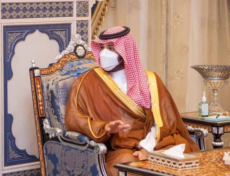 ولي العهد خلال اجتماعه مع الشيخ محمد بن زايد