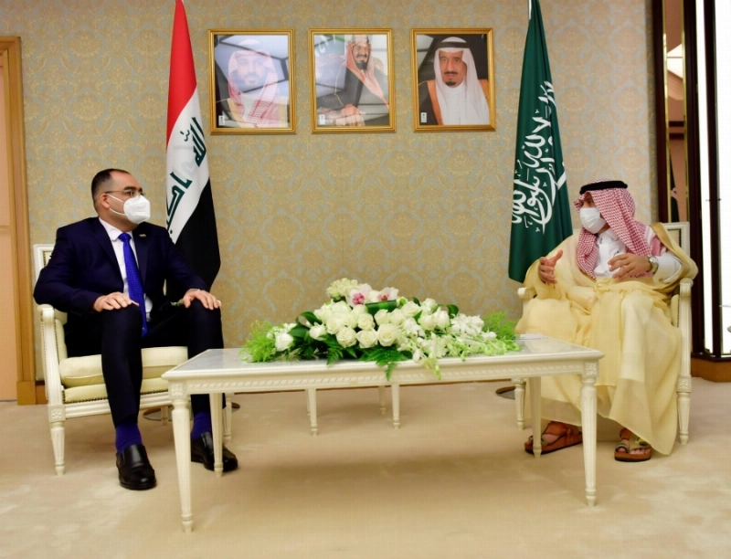 ماجد القصبي خلال استقباله عادل بن عليوي (مكة)