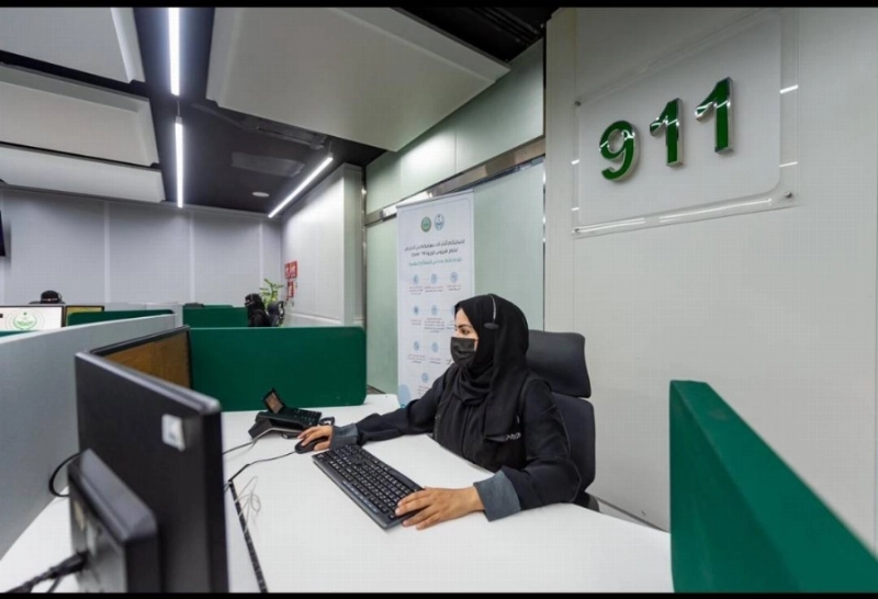 كوادر نسائية خلال استقبال البلاغات الأمنية (مكة)
