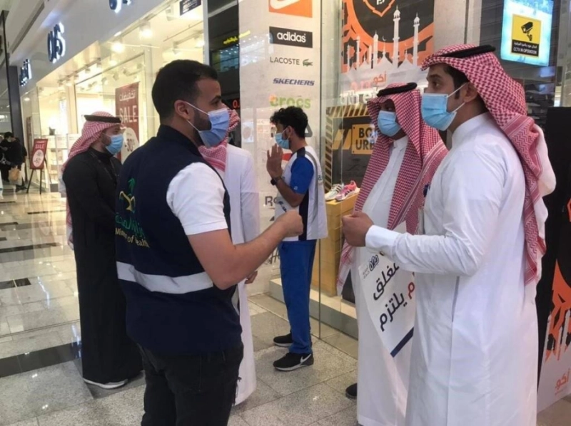 فرق الأمانة خلال جولاتها على المنشآت التجارية (مكة)