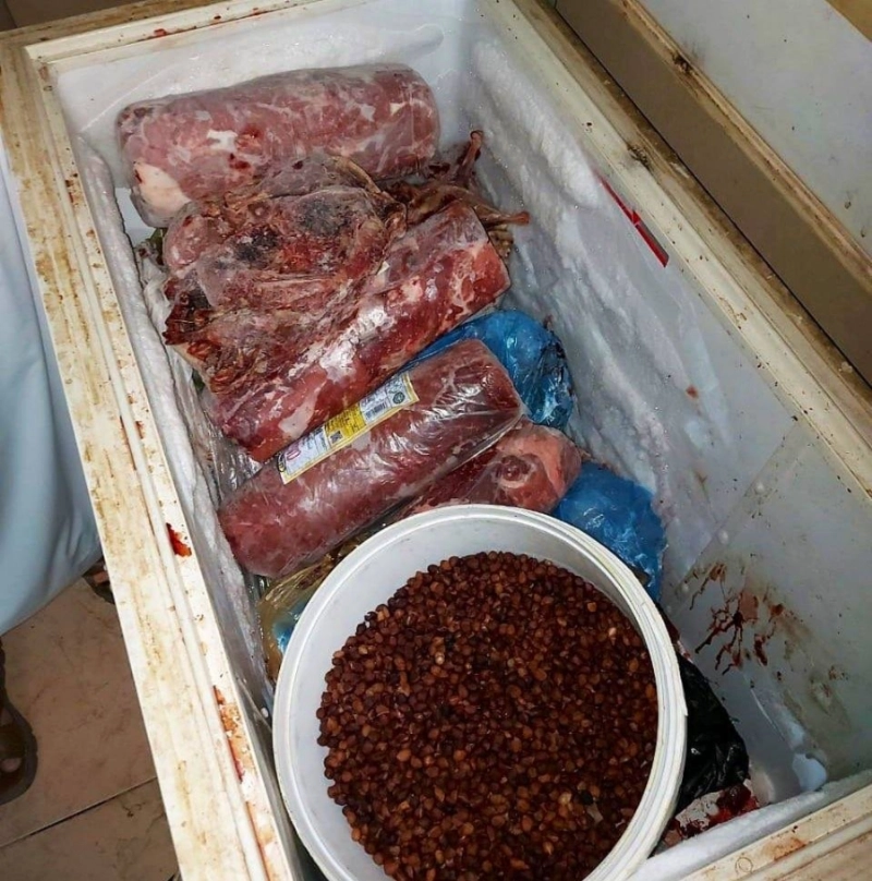 لحوم فاسدة داخل المنزل الشعبي (مكة)