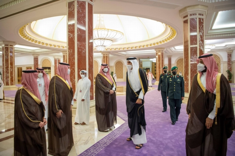 ولي العهد لدى استقباله أمير قطر في جدة (واس)