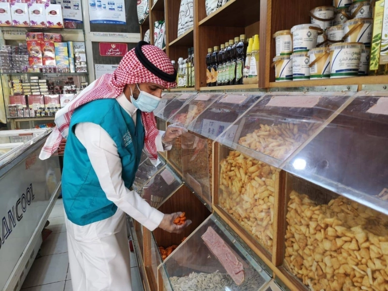 من جولات الأمانة الرقابية على المراكز التجارية (مكة)