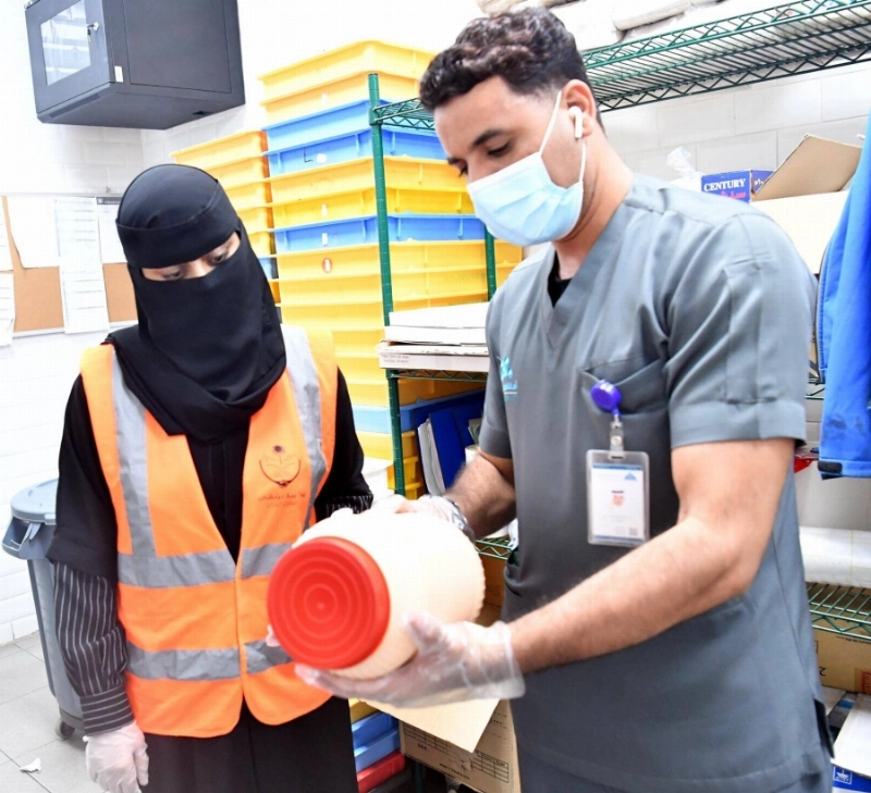 من الجولات الرقابية على المحلات (مكة)