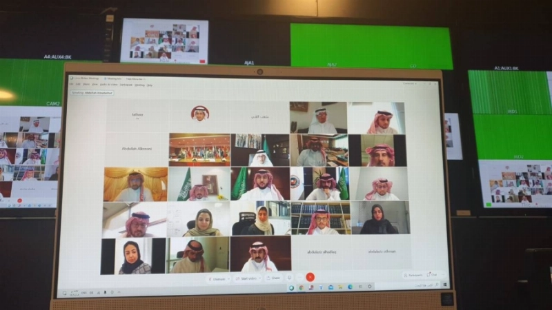 مشاركون في اللقاء عبر الاتصال المرئي (مكة)