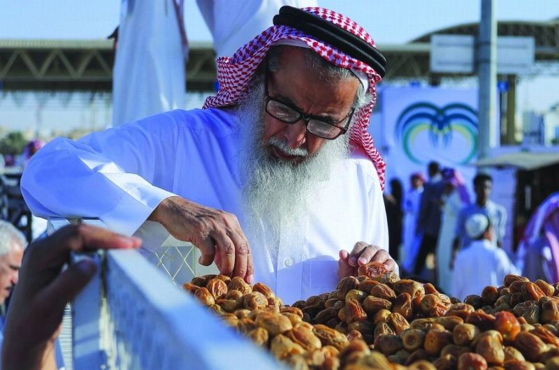 من سوق التمور في القصيم (مكة)
