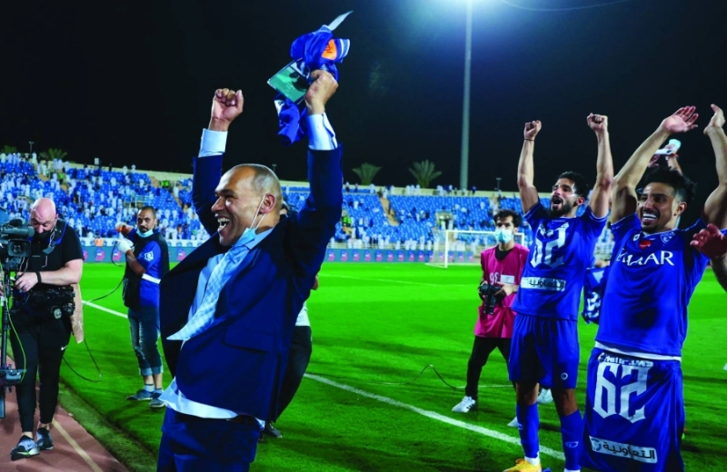 مورايس محتفلا بلقب الدوري (مكة)