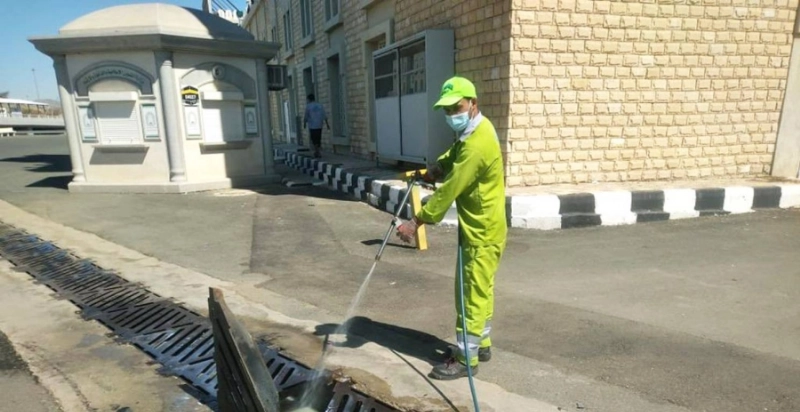 من أعمال الرش والمكافحة (مكة)
