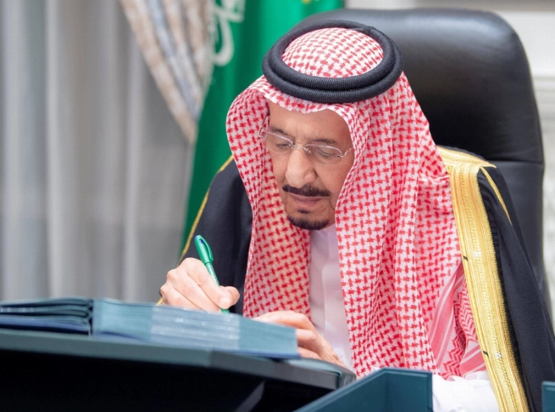خادم الحرمين خلال ترؤسه جلسة مجلس الوزراء