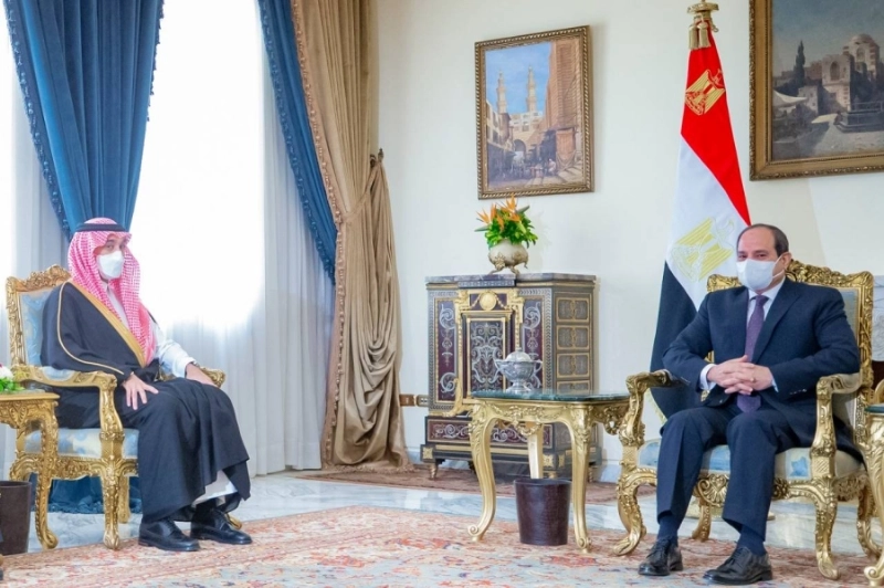 من استقبال السيسي لعبدالعزيز بن تركي أمس (مكة)