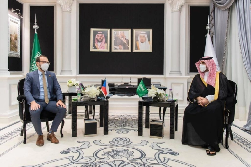 خالد بن سلمان لدى لقائه توماس كوبيتني (مكة)