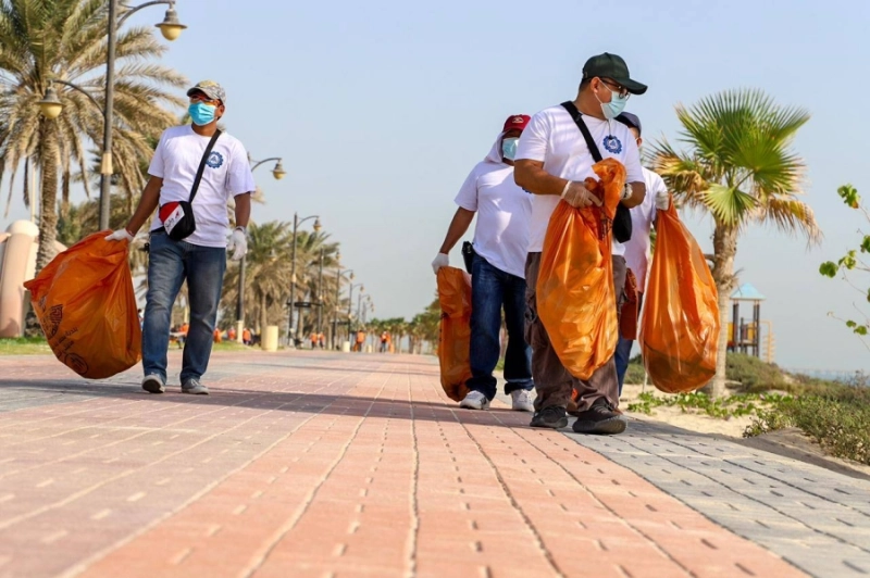 المتطوعون خلال حملة «شرقية نظيفة» (مكة)